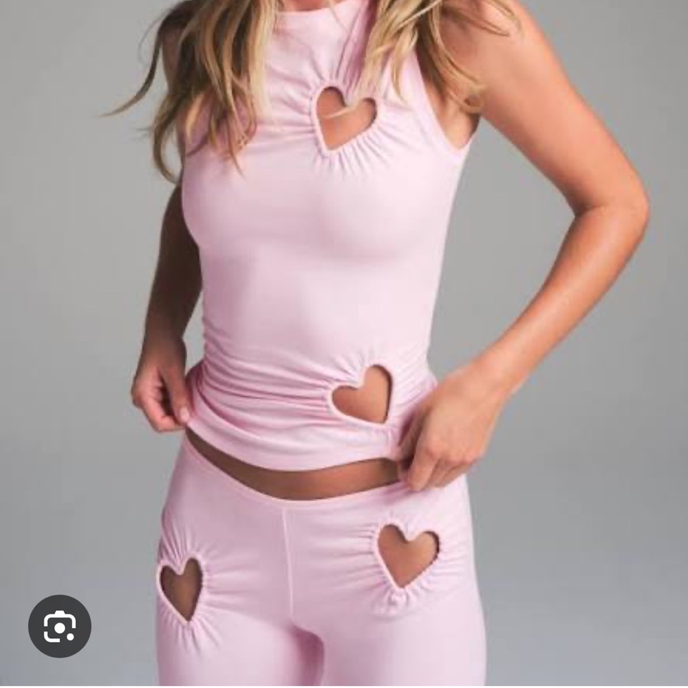 SKIMS Valentine’s collection Women's Yoga Set - Picture 3 of 4
